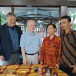 Gruppenfoto bei der YPAB-Blindenschule in Surabaya während der Reise 2025