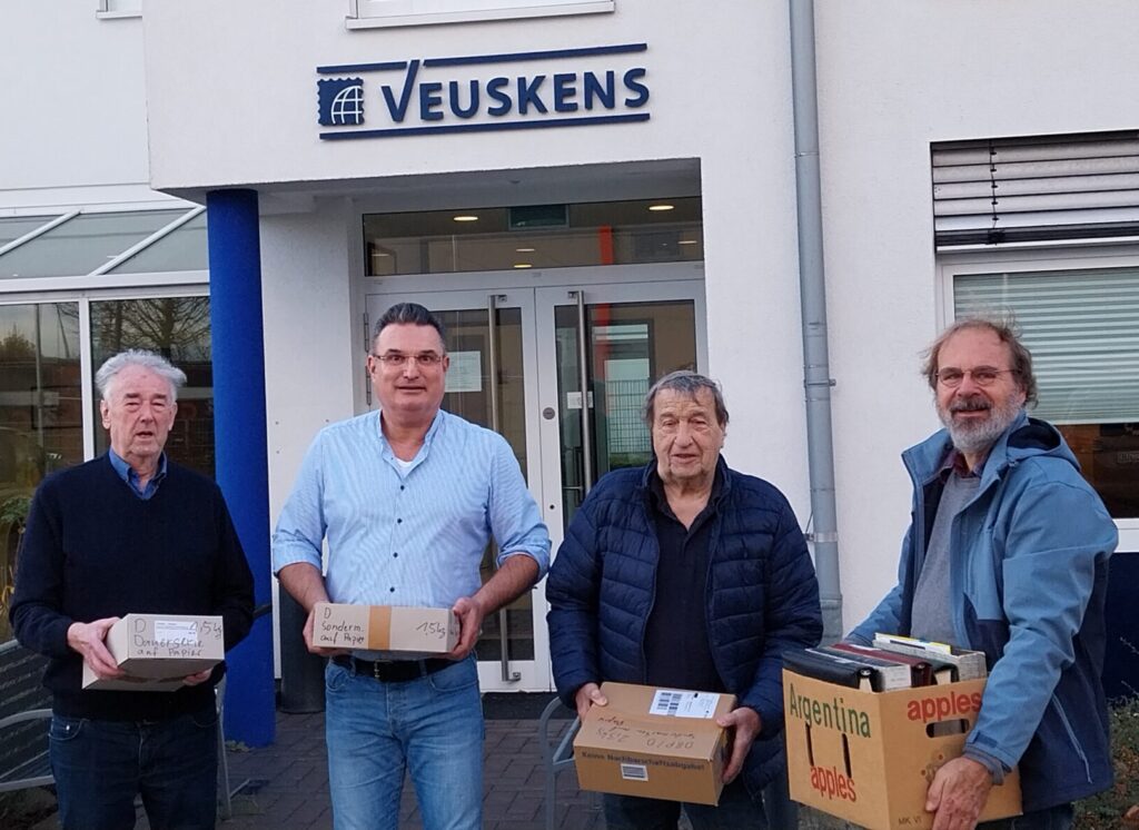 Briefmarken werden zum Auktionshaus gebracht