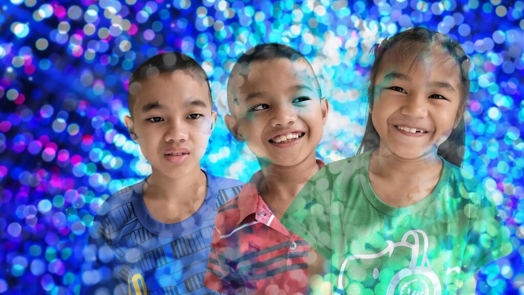 Schenken Sie Lichtblicke - 3 blinde, fröhliche Kinder